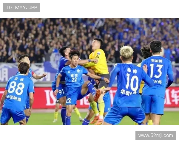 18岁门将戴曜城首秀闪耀泰州队梦幻表现全力守护球门